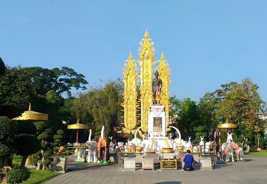 Statue of King Mengrai